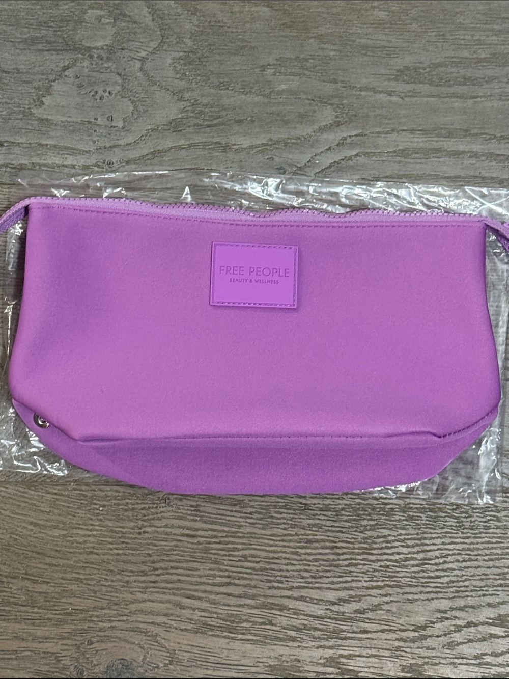 Limited Edition Free People Neoprene Lavender Cosmetic Travel Makeup Pouch Bag - Picture 7 of 7